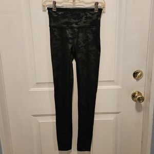 SPANX Slim Camo Faux Leather 20185R Leggings Pants Size S Black